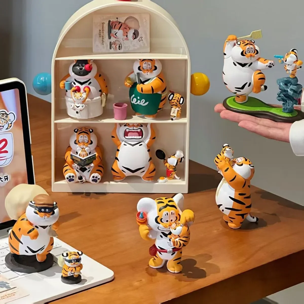 Alexander the Fat Tiger Roaring Love Blind Box - Image 5