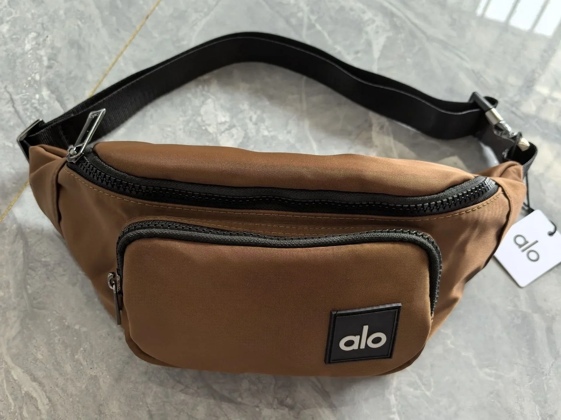 Alo Aura Multi-function Waist Bag - Image 6