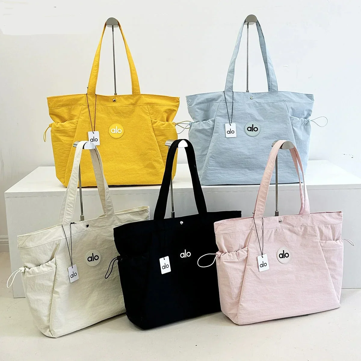 Alo Aura Universal Tote Bag - Image 2