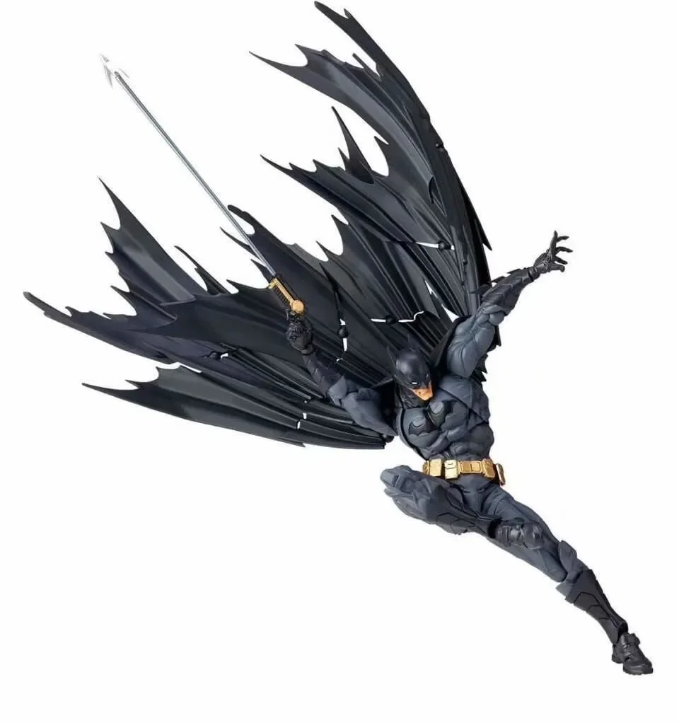 Amazing Yamaguchi DC Batman Figurine (16 cm) - Image 6