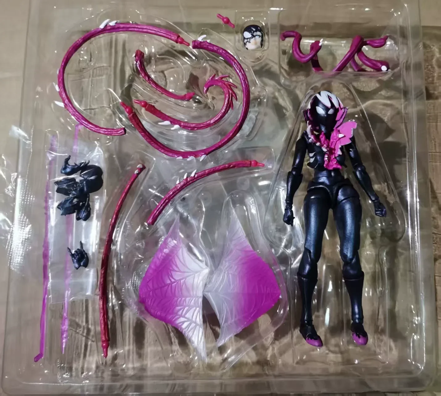 Amazing Yamaguchi Venom Gwen Figure - Image 6