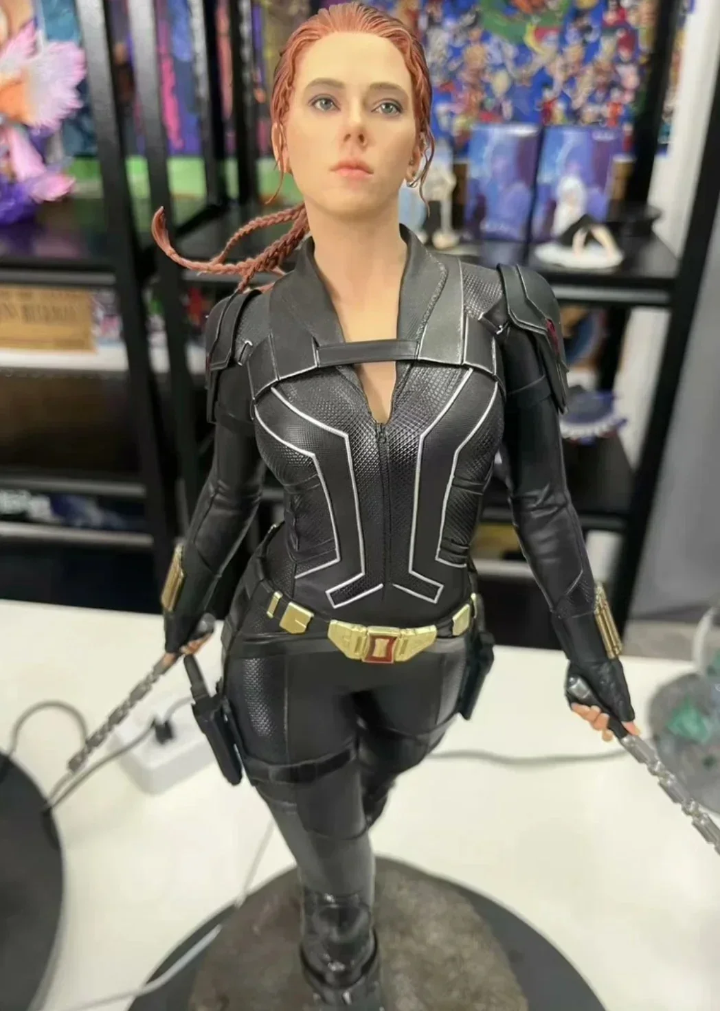 Black Widow 1:6 Scale VIP Edition Figurine - Image 9