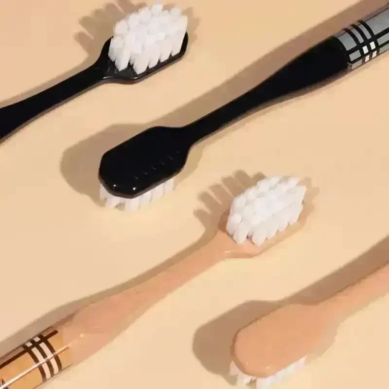 British Plaid Luxury Toothbrush Set - Image 3