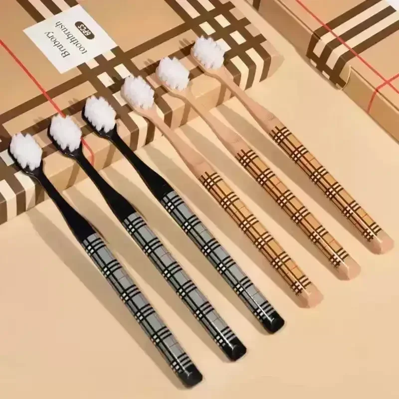 British Plaid Luxury Toothbrush Set - Image 4
