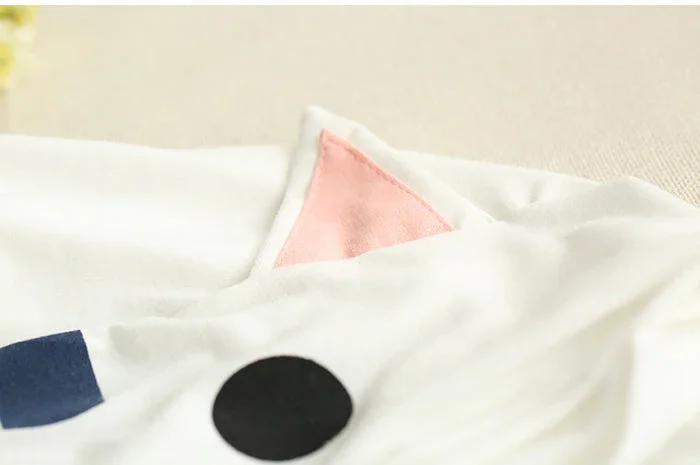 Cat Paw Hooded Grace T-shirt - Image 4