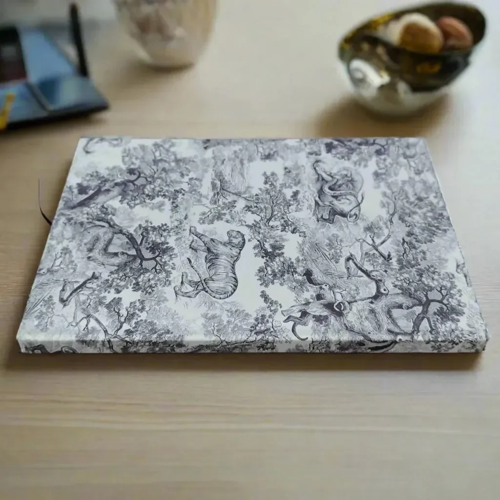 D Luxe Toile Elegance White A5 Notebook - Image 3