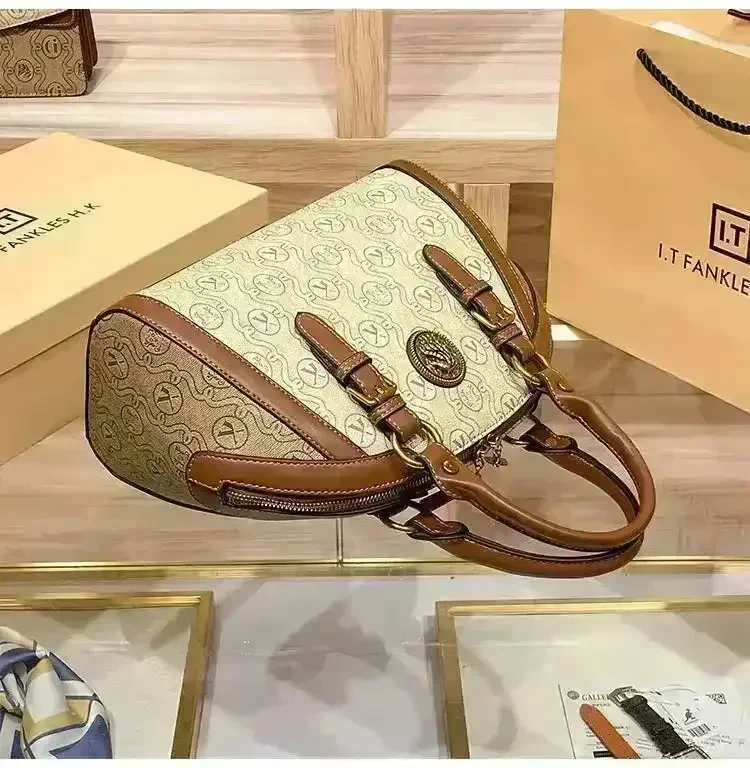 Designer Retro Luxe Handbag - Image 4
