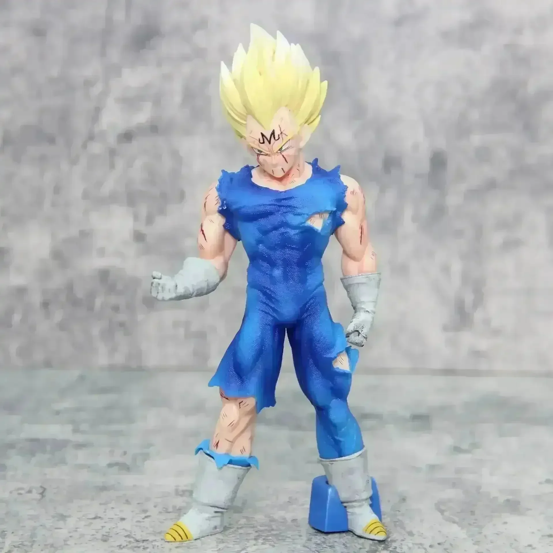 Dragon Ball Z War Damage Vegeta Figurine (20 cm) - Image 4