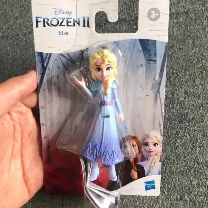 Enchanting Elegance Elsa Doll - Image 2