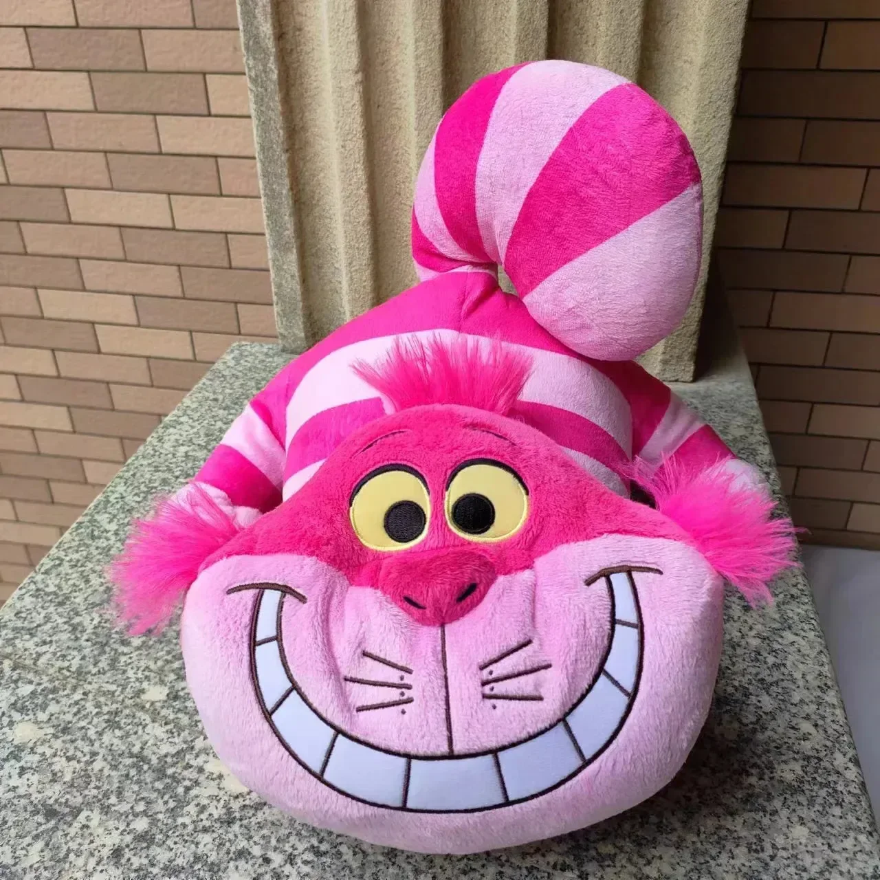 Grin & Cuddle Cheshire Cat Plushie (35 cm) - Image 2