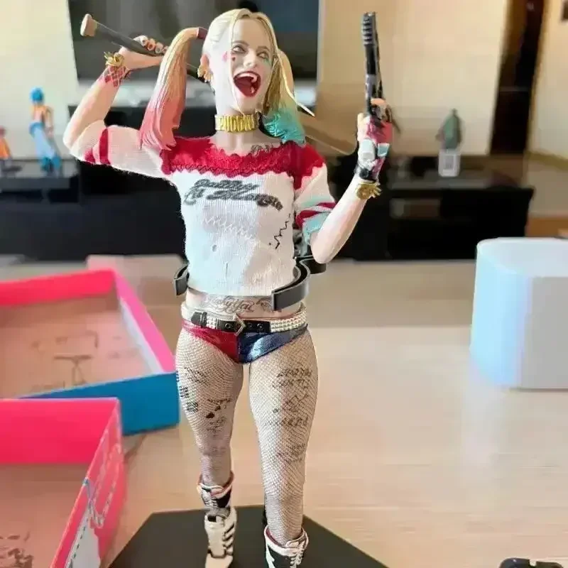 Harley Quinn Action Figure (35 cm) - Image 2