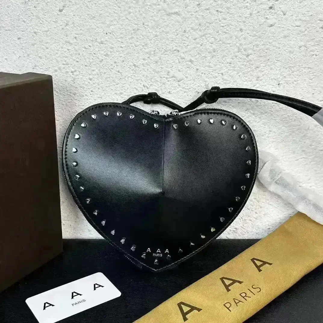 Heart-Shaped Love Purse - Image 17