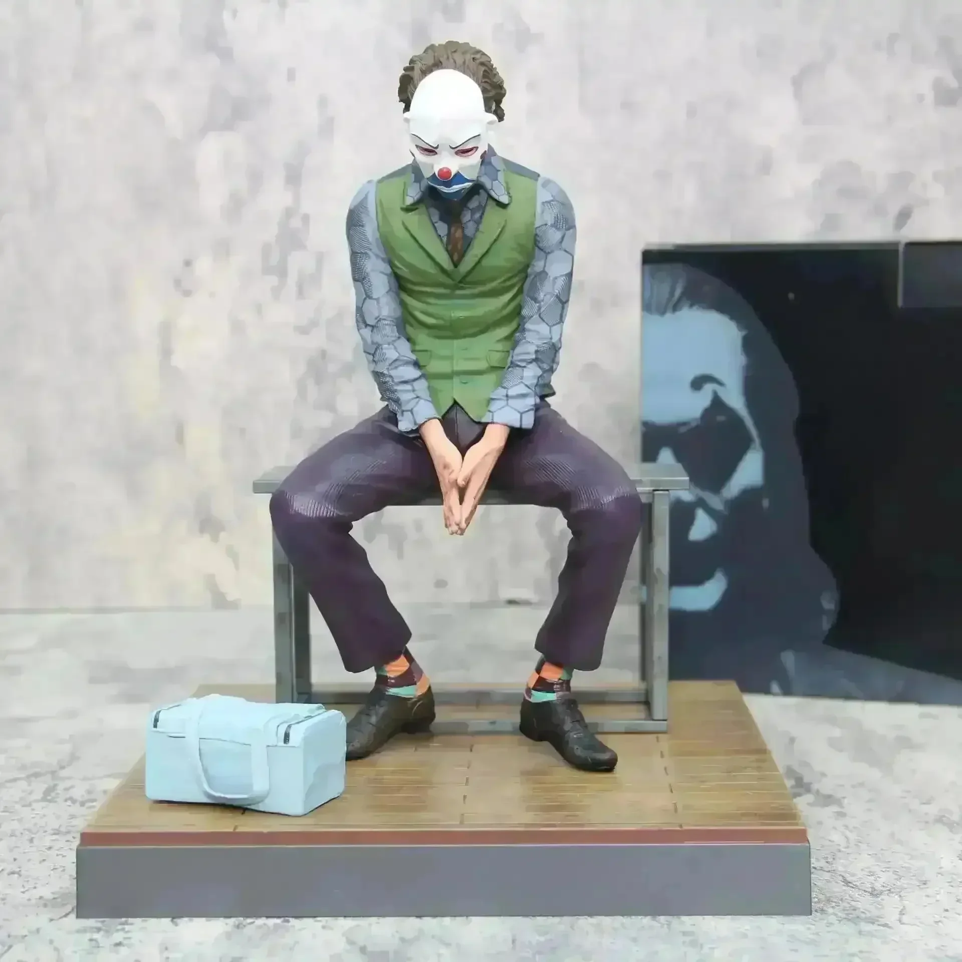 Heath Ledger Joker Roof Decor Figurine - Image 8