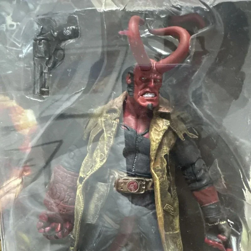 Hellboy Trenchcoat Style Action Figure (18 cm) - Image 5