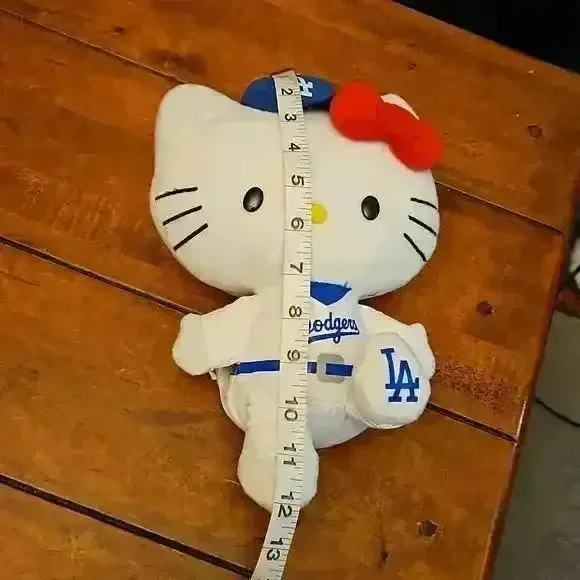 Hello Kitty LA Dodgers Plushie (25 cm) - Image 4