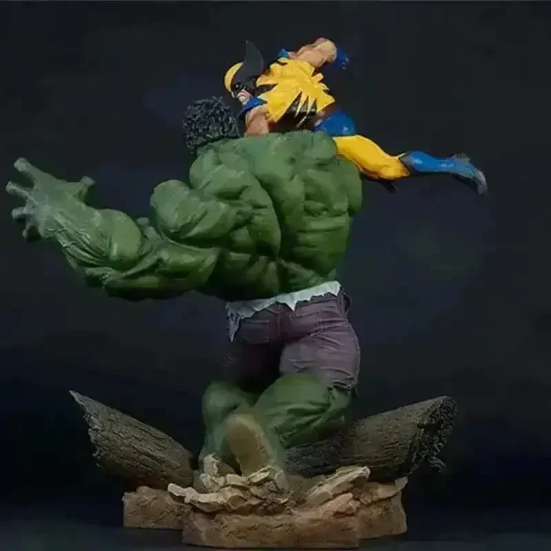 Hulk vs Wolverine Battle Scene Action Figure (36 cm) - Image 4