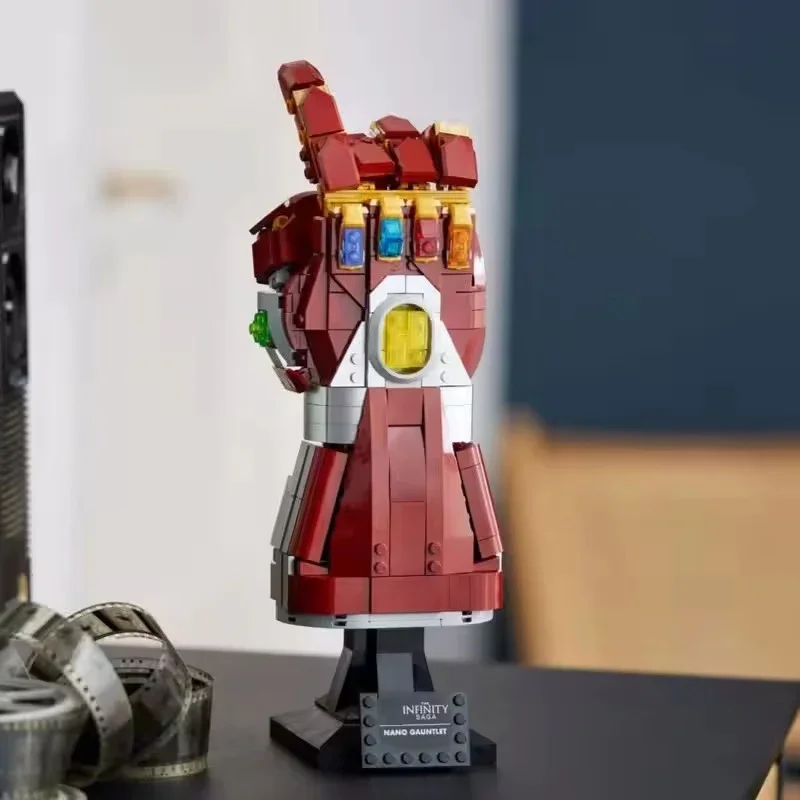 Iron Arm Infinity Gauntlet Building Blocks (675 Pcs) - Image 3
