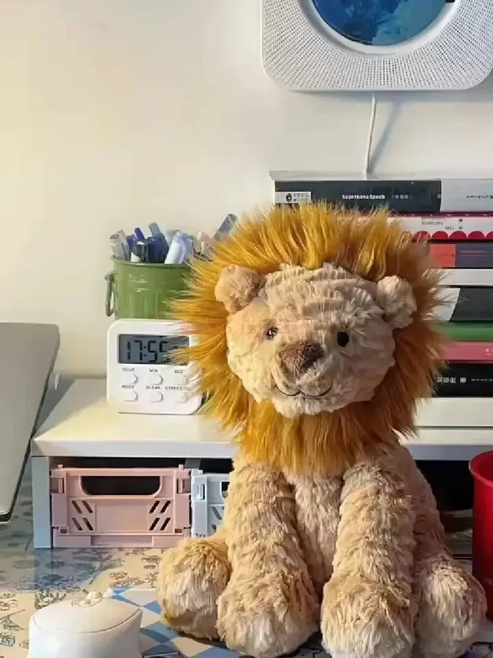 Jellycat Fun Wave Lion Plushie (31 cm) - Image 4