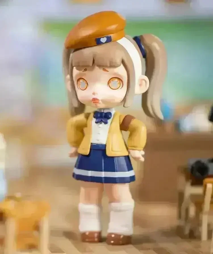Laura Fashion Trendsetter Series Figurine - Image 6