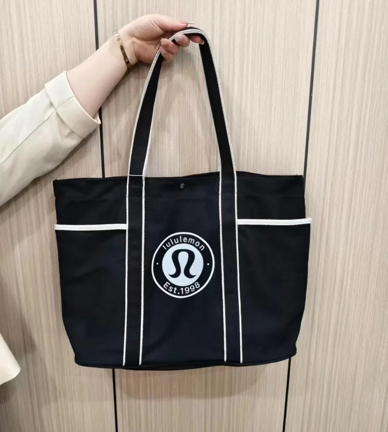 Lulu 20L Chic Canvas Tote Bag - Image 7