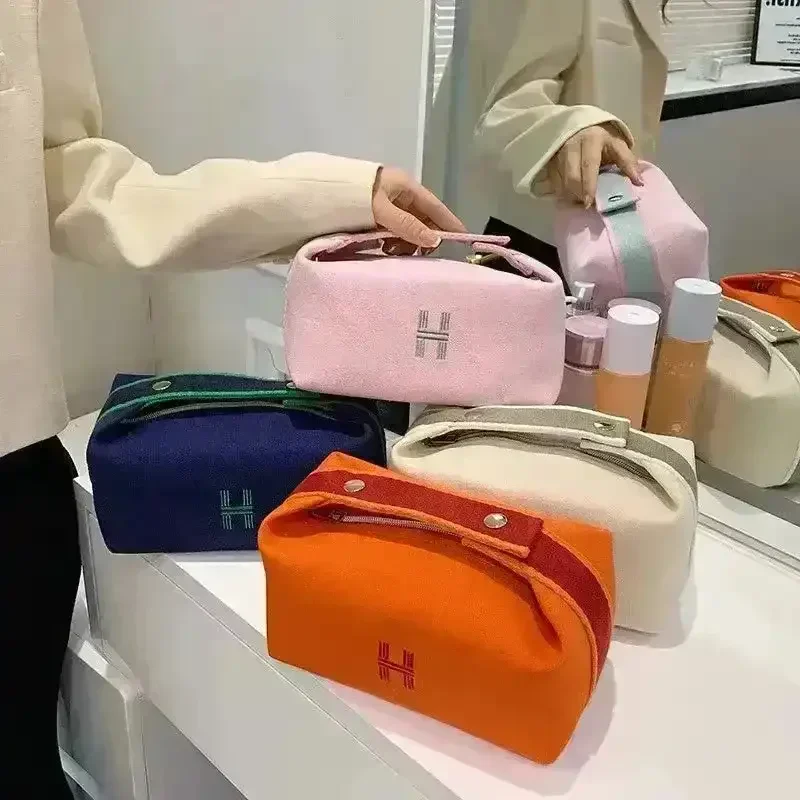 Luxe Minimal H Makeup Bag - Image 3