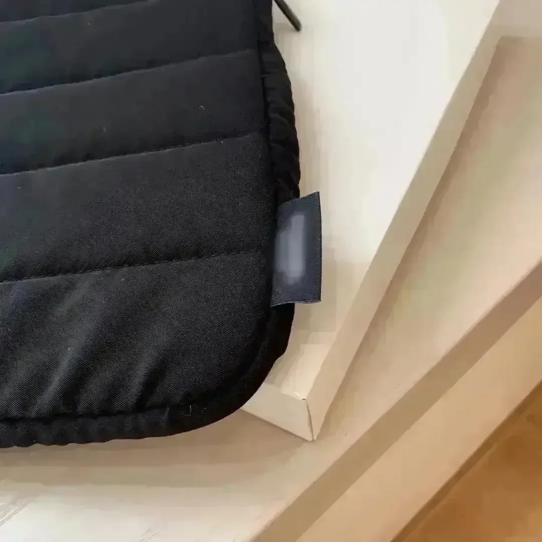 Luxury CC Protective Sleeve Laptop Bag (16 inches) - Image 2