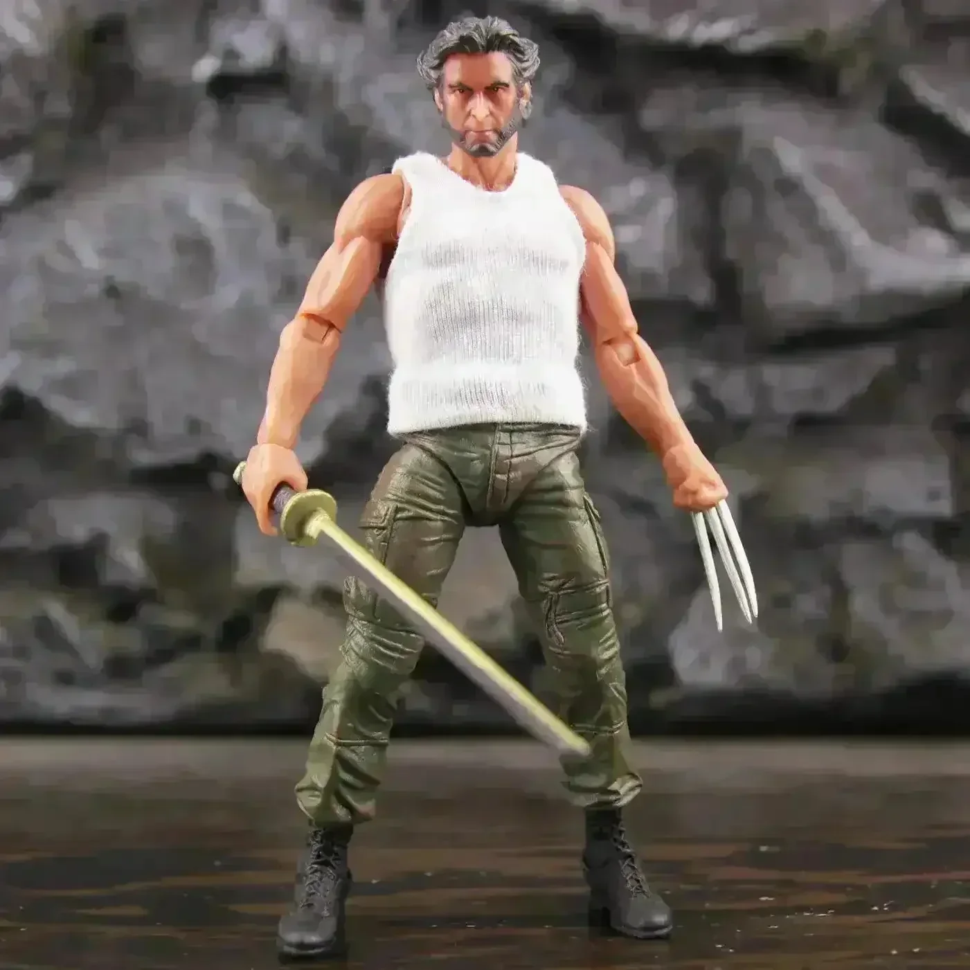 MRVL Wolverine Logan Action Figure (18 cm) - Image 3