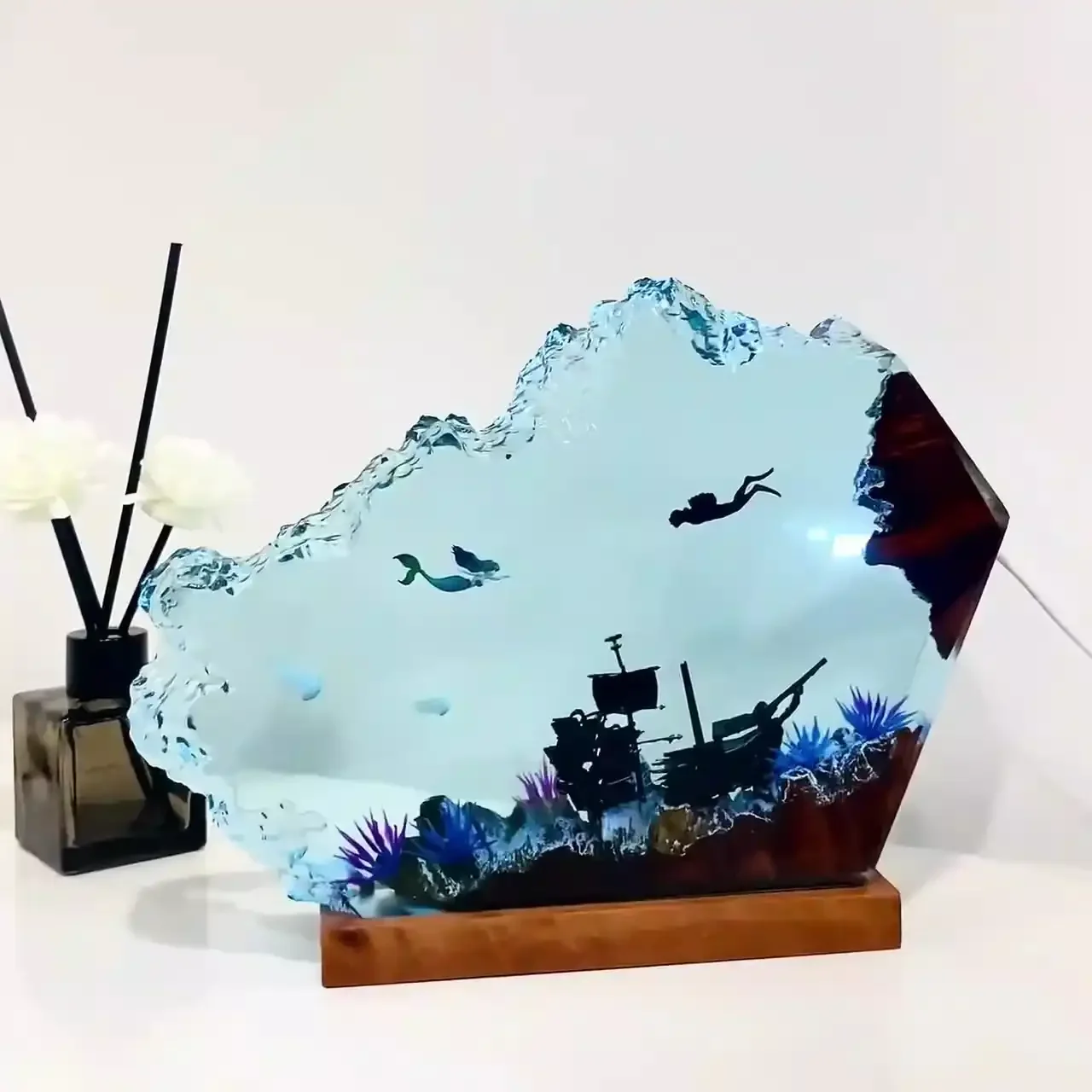 Mermaid & Diver Resin Night Light - Image 2