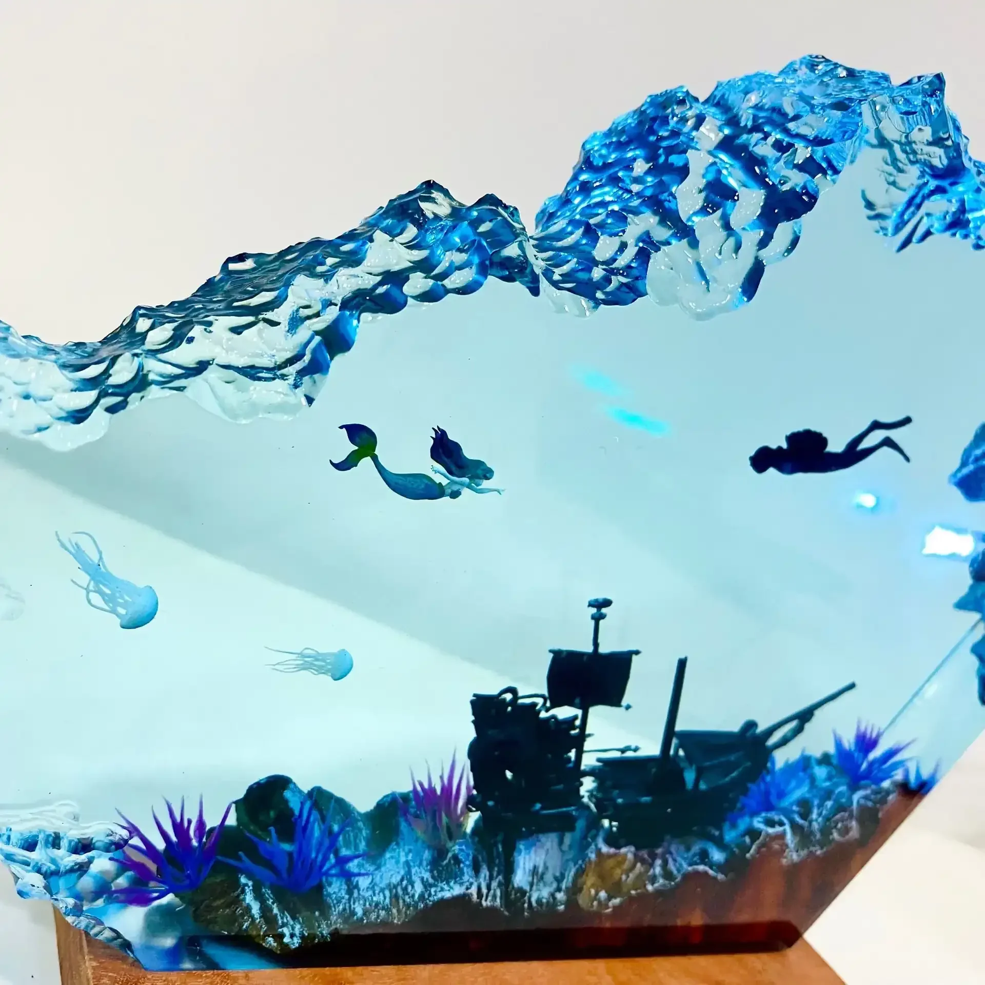 Mermaid & Diver Resin Night Light - Image 6