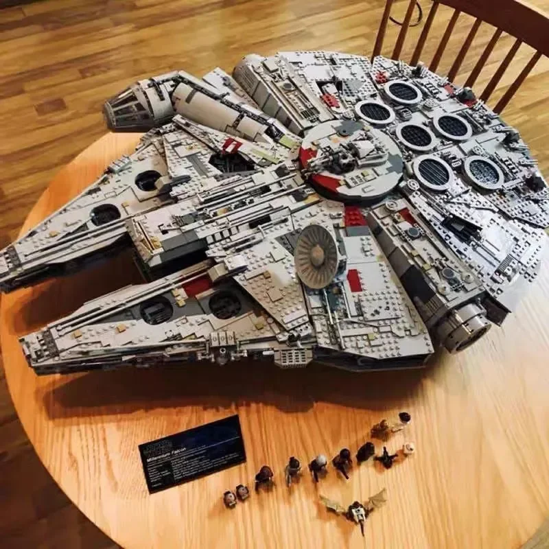 Millenium Falcon Star Wars Building Block Set - Image 2