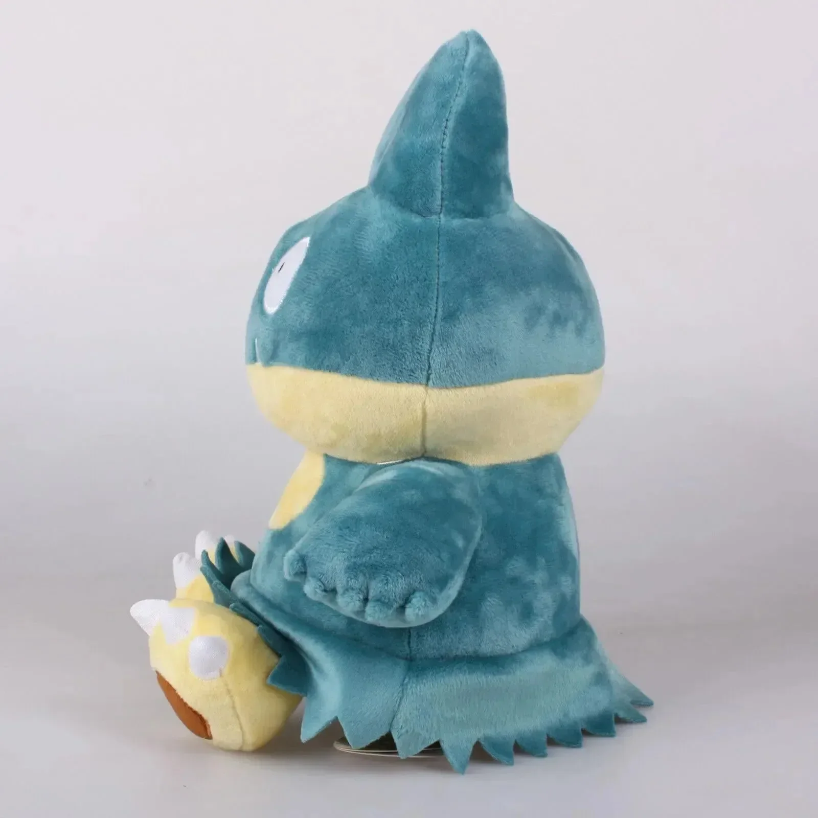 Munchlax Big Belly Hug Plushie (30 cm) - Image 3