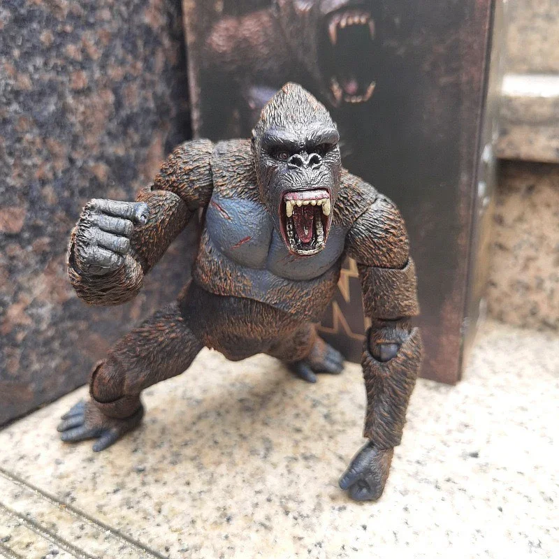 NECA King Kong with Axe Figure (20 cm) - Image 8