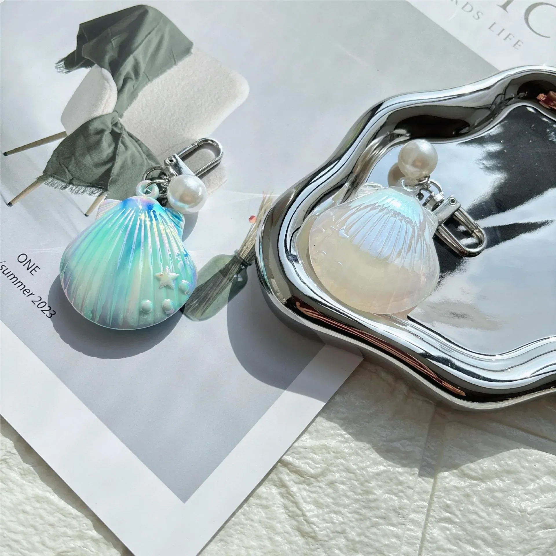 Ocean Gleaming Shell Pearl Keychain - Image 4