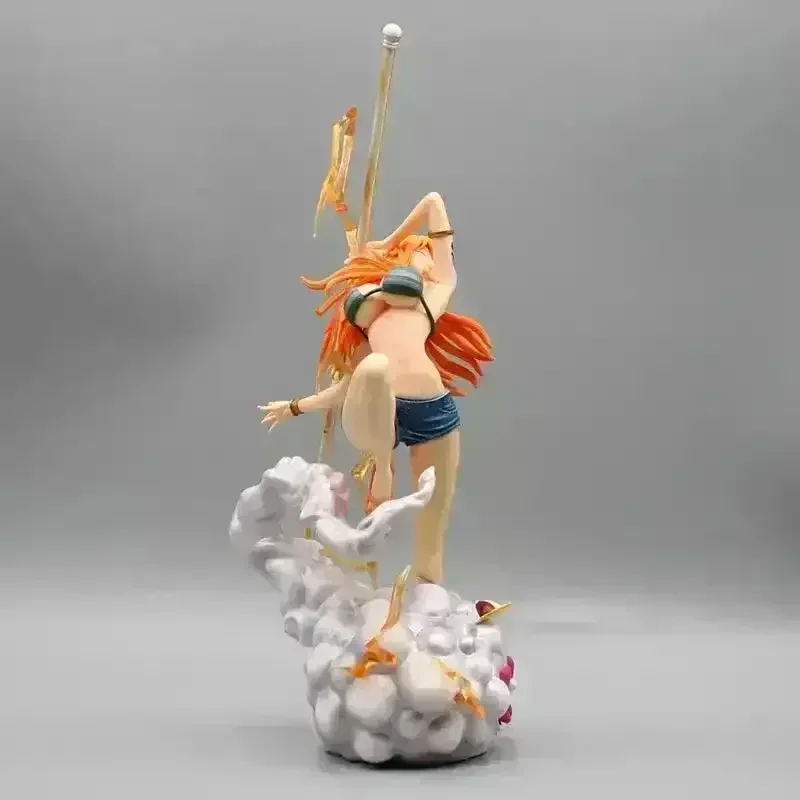 One Piece Nami Figure (29 cm) - Image 4