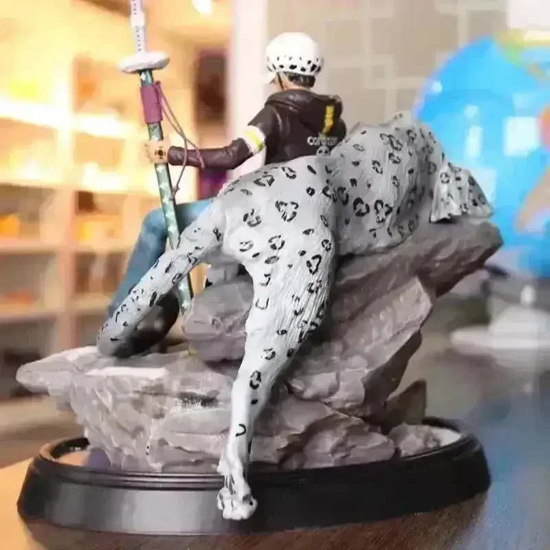 One Piece Trafalgar Law Snow Leopard Figurine (27 cm) - Image 3
