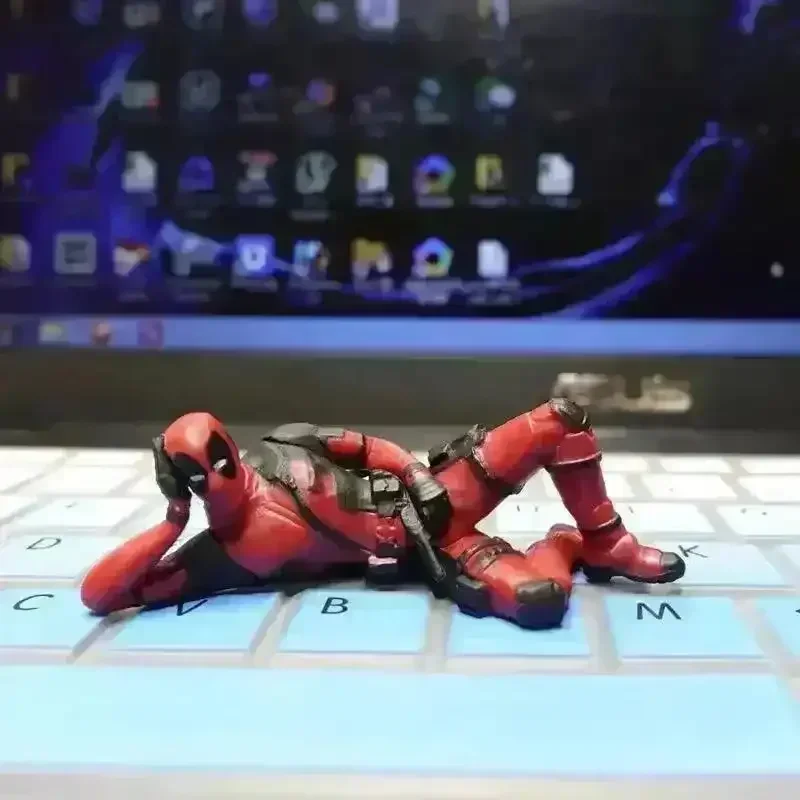 Quirky Deadpool Mini Desk Figurines - Image 5