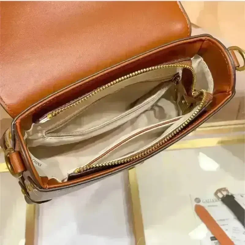 Redkiss Horse Drawn Handbag - Image 4