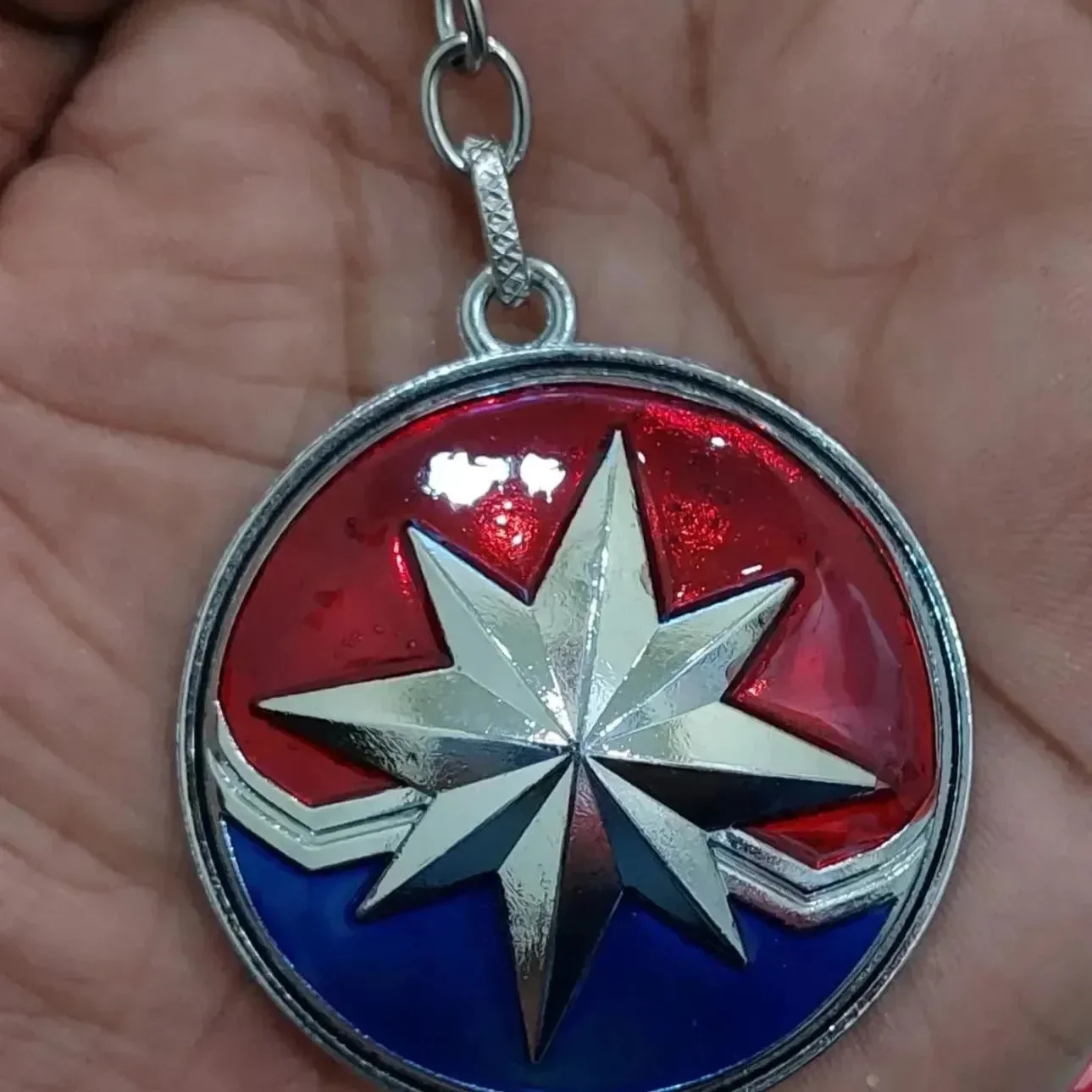 Heroic Spin Captain MRVL & Iron Man Rotating Keychain - Image 4