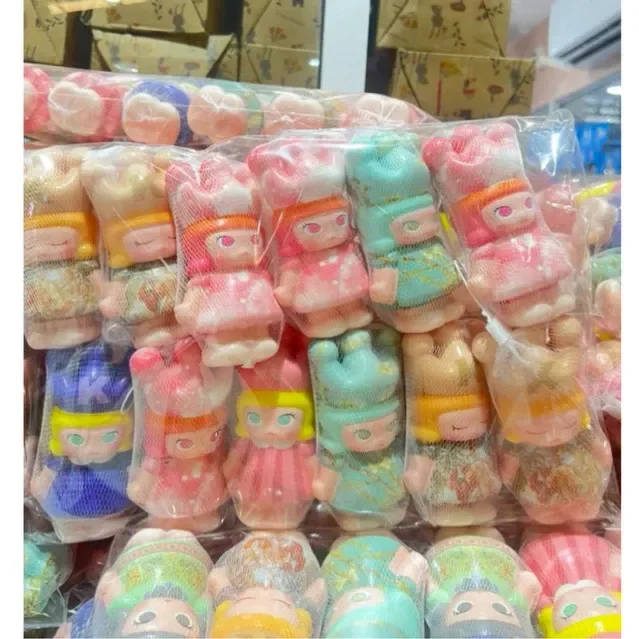 Royal Molly Squishy Toy Blind Bag - Image 11