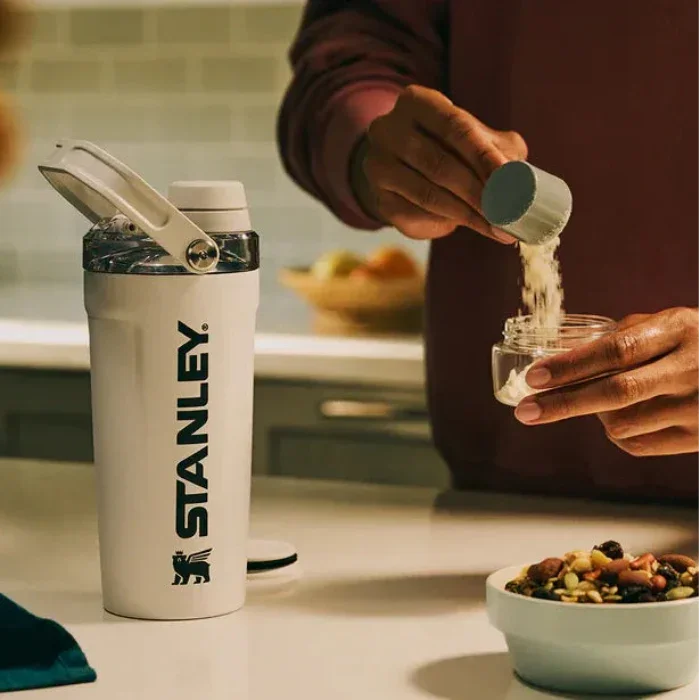 Stanley Activate Shaker Bottle (20 Oz) - Image 2
