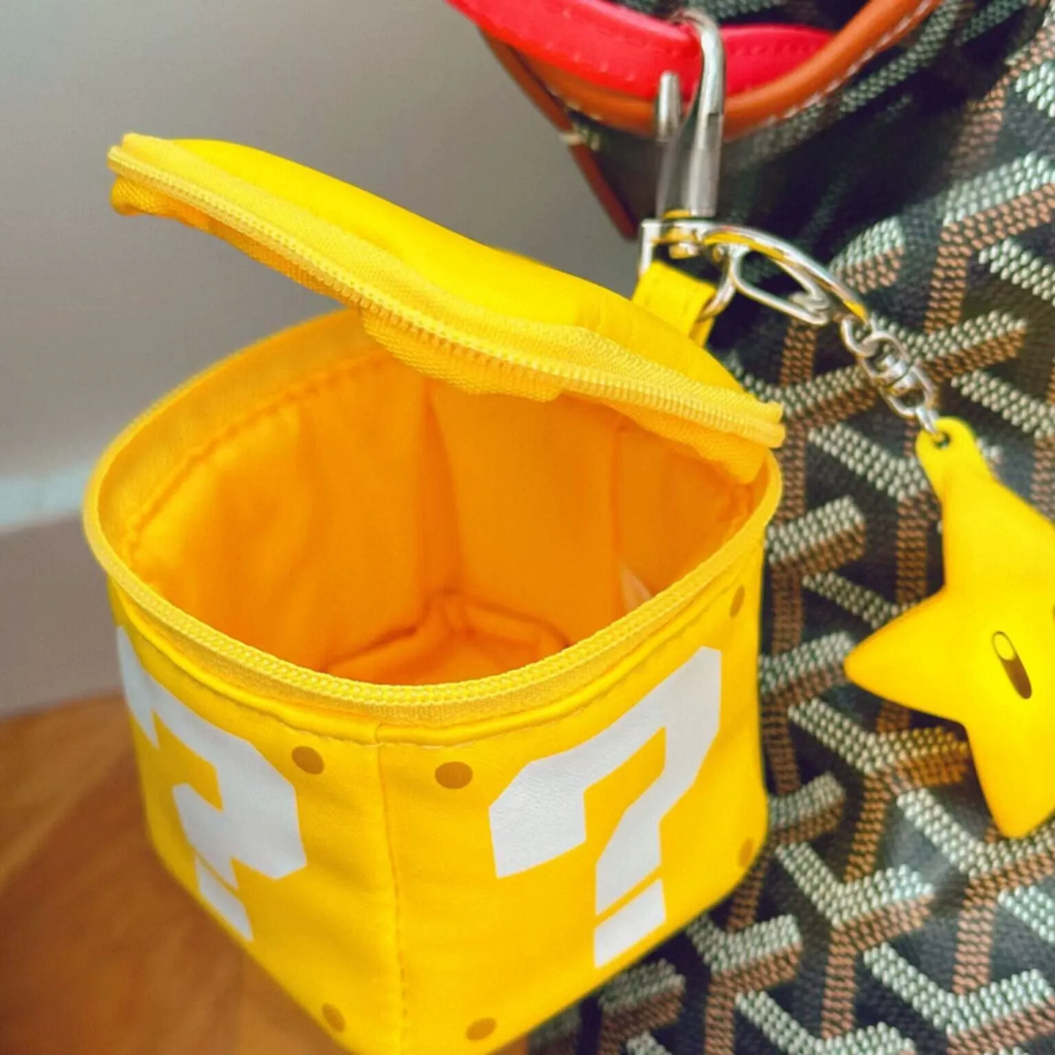 Super Mario Power-Up Storage Pouch - Image 4
