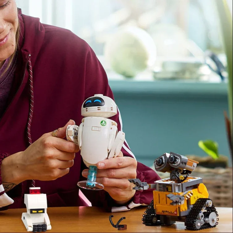 Wall-E & EVA Building Blocks (811 Pcs) - Image 3