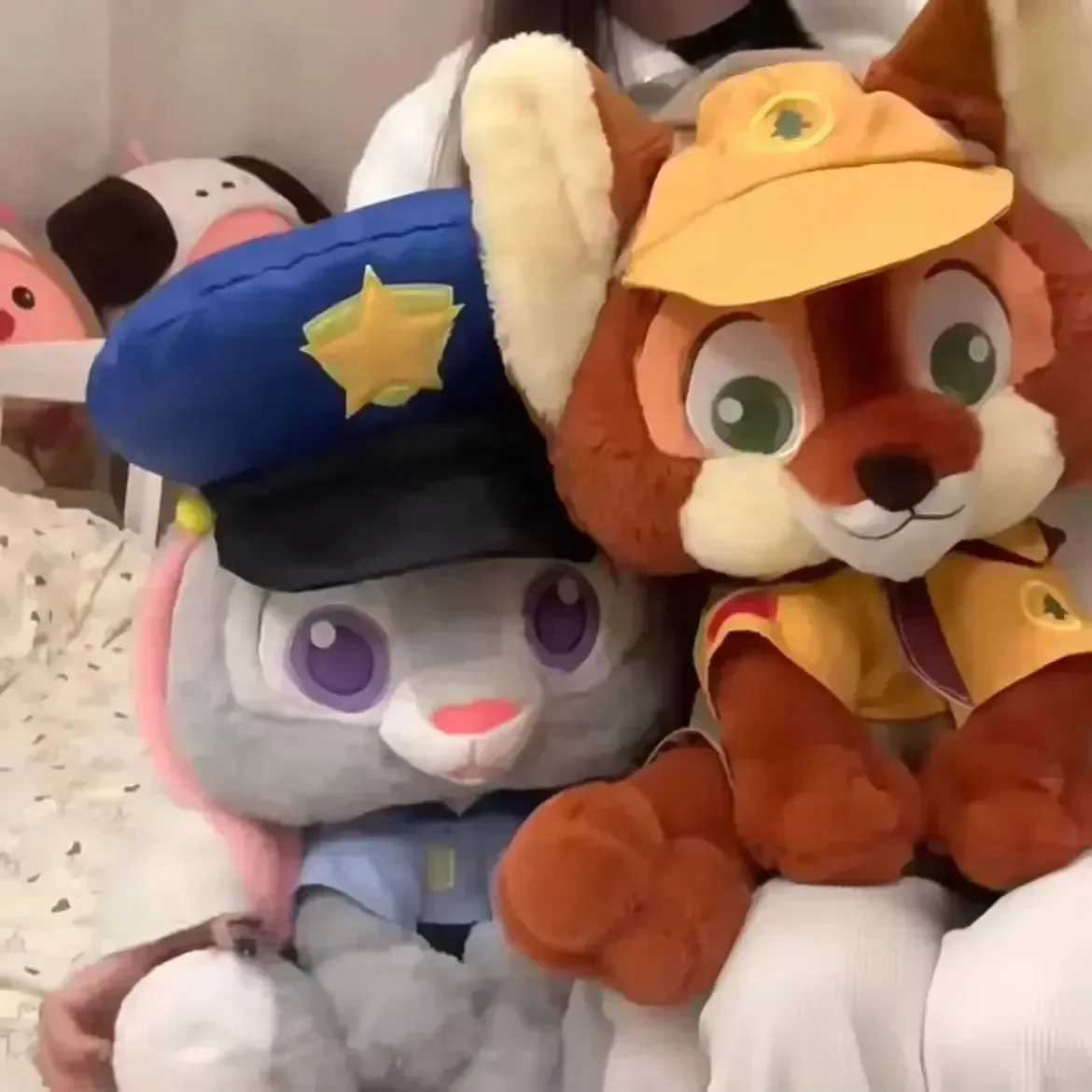 Zootopia Dynamic Duo Plushies - Image 4